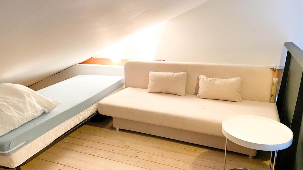 Hostel Oder Ferienwohnung 1-16 Personen Im Blauen Haus Femern Eksteriør billede