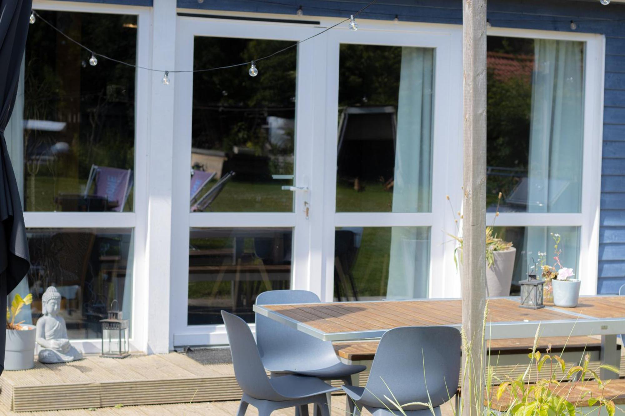 Hostel Oder Ferienwohnung 1-16 Personen Im Blauen Haus Femern Eksteriør billede